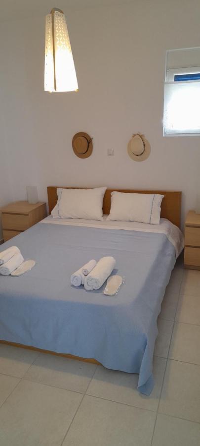 On The Rocks Apartment การิสโตส ภายนอก รูปภาพ